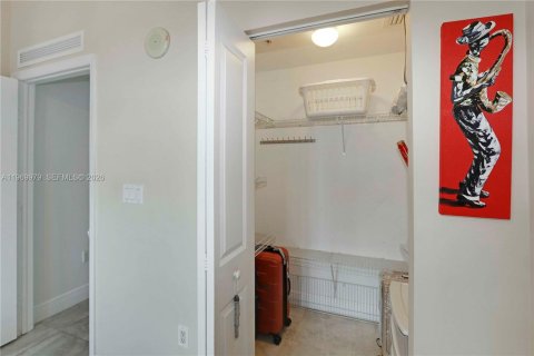 Condominio en venta en North Bay Village, Florida, 3 dormitorios, 144.18 m2 № 2030809 - foto 18