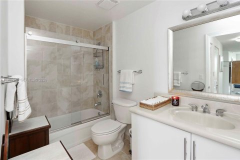 Condominio en venta en North Bay Village, Florida, 3 dormitorios, 144.18 m2 № 2030809 - foto 20