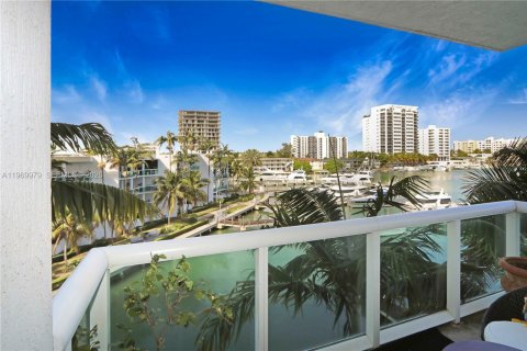 Condominio en venta en North Bay Village, Florida, 3 dormitorios, 144.18 m2 № 2030809 - foto 13