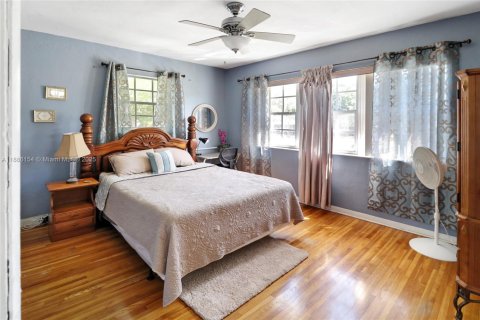 House in North Miami, Florida 3 bedrooms, 123.75 sq.m. № 1942183 - photo 19