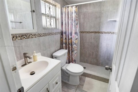 House in North Miami, Florida 3 bedrooms, 123.75 sq.m. № 1942183 - photo 29