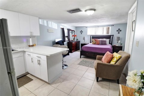 House in North Miami, Florida 3 bedrooms, 123.75 sq.m. № 1942183 - photo 22