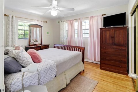 House in North Miami, Florida 3 bedrooms, 123.75 sq.m. № 1942183 - photo 20