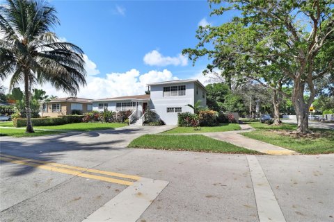 Casa en venta en North Miami, Florida, 3 dormitorios, 123.75 m2 № 1942183 - foto 2