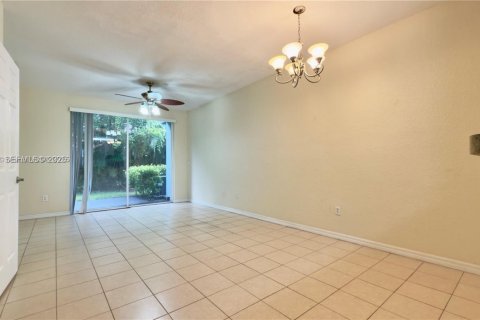 Touwnhouse à vendre à Riviera Beach, Floride: 2 chambres, 113.99 m2 № 1976945 - photo 5