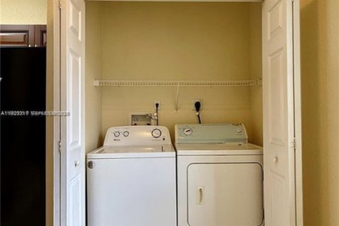 Touwnhouse à vendre à Riviera Beach, Floride: 2 chambres, 113.99 m2 № 1976945 - photo 8