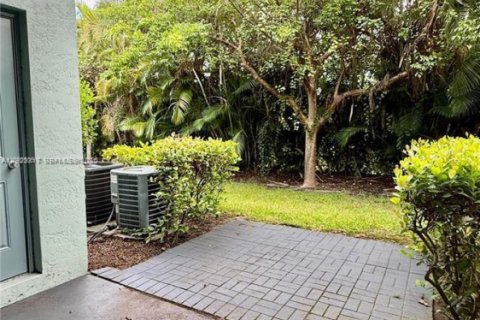 Touwnhouse à vendre à Riviera Beach, Floride: 2 chambres, 113.99 m2 № 1976945 - photo 9