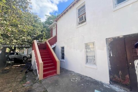 Villa ou maison à vendre à Miami, Floride: 6 chambres, 132.29 m2 № 1994984 - photo 2