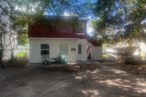 Дом в Майами, Флорида 6 спален, 132.29м2 № 1994984