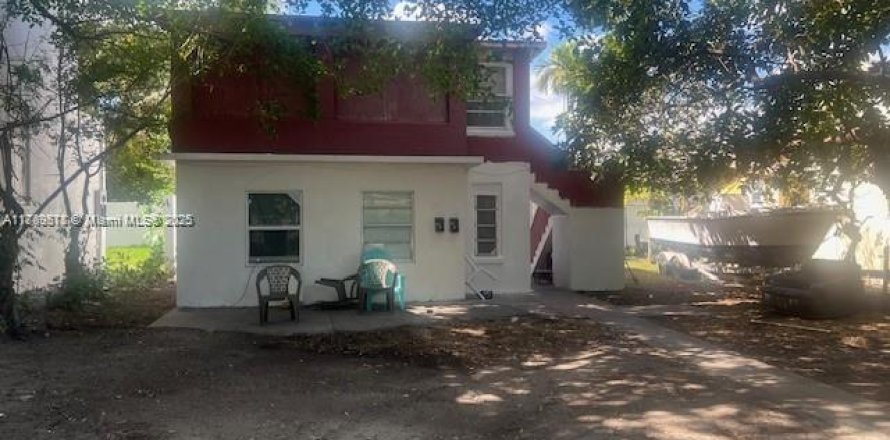 Villa ou maison à Miami, Floride 6 chambres, 132.29 m2 № 1994984