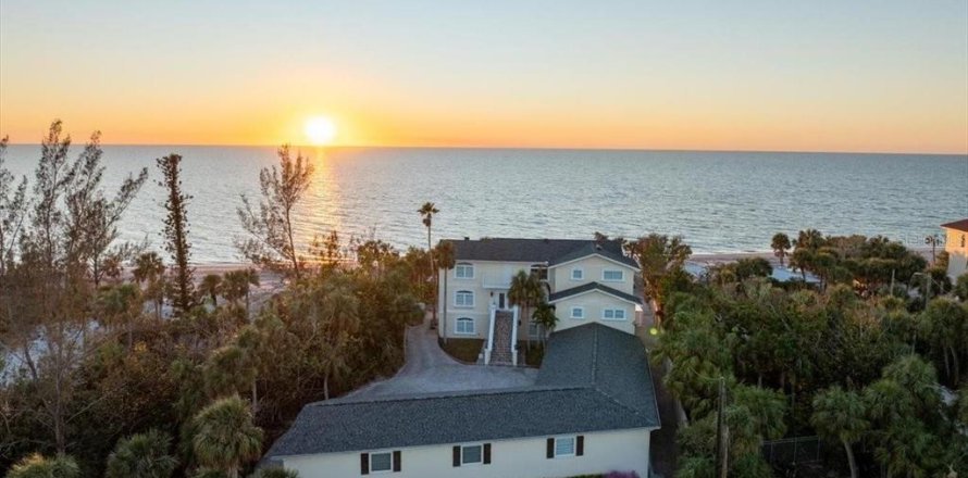 Villa ou maison à Englewood, Floride 5 chambres, 485.23 m2 № 1651740