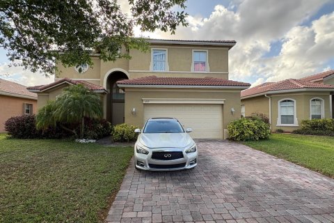 House in St. Lucie, Florida 4 bedrooms, 213.49 sq.m. № 2254337