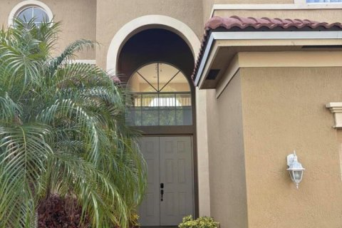 House in St. Lucie, Florida 4 bedrooms, 213.49 sq.m. № 2254337 - photo 4