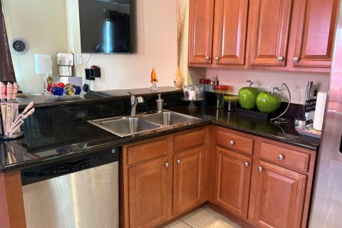House in St. Lucie, Florida 4 bedrooms, 213.49 sq.m. № 2254337 - photo 16