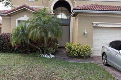 House in St. Lucie, Florida 4 bedrooms, 213.49 sq.m. № 2254337 - photo 3
