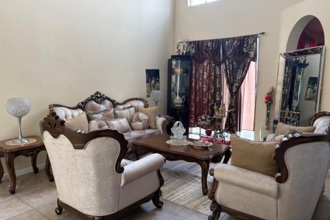 House in St. Lucie, Florida 4 bedrooms, 213.49 sq.m. № 2254337 - photo 6