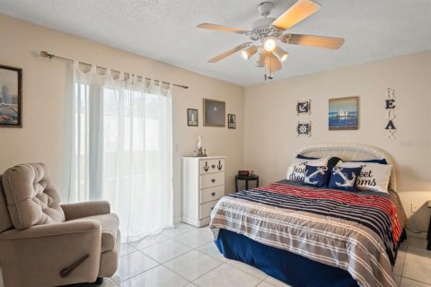 Condo in New Port Richey, Florida, 1 bedroom  № 1907605 - photo 16