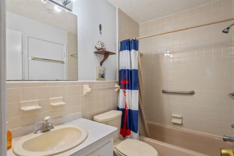 Condo in New Port Richey, Florida, 1 bedroom  № 1907605 - photo 21