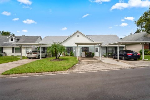 Condo in New Port Richey, Florida, 1 bedroom  № 1907605 - photo 3