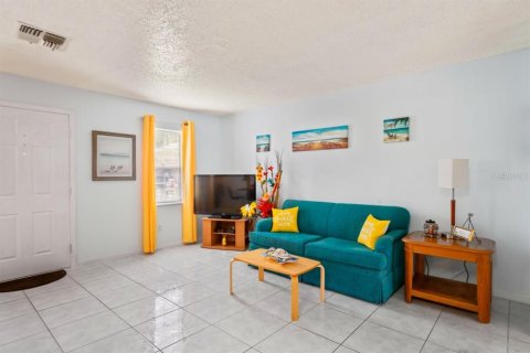 Condo in New Port Richey, Florida, 1 bedroom  № 1907605 - photo 7