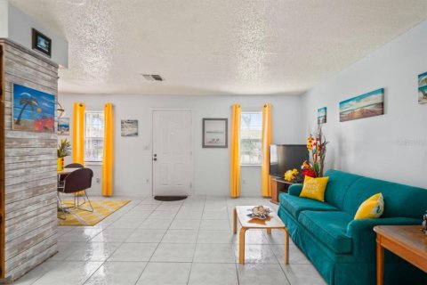 Condo in New Port Richey, Florida, 1 bedroom  № 1907605 - photo 8