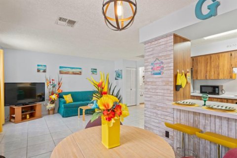 Condo in New Port Richey, Florida, 1 bedroom  № 1907605 - photo 15