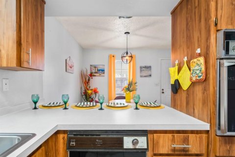Condo in New Port Richey, Florida, 1 bedroom  № 1907605 - photo 12
