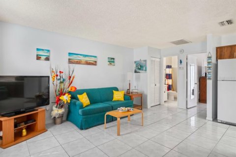 Condo in New Port Richey, Florida, 1 bedroom  № 1907605 - photo 6