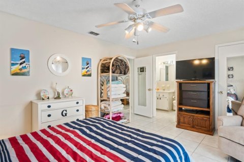 Condo in New Port Richey, Florida, 1 bedroom  № 1907605 - photo 18