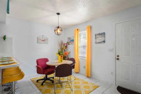 Condo in New Port Richey, Florida, 1 bedroom  № 1907605 - photo 13