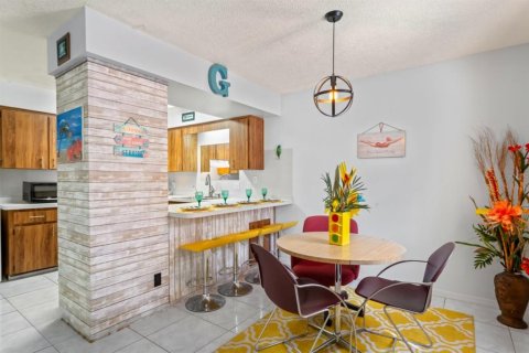 Condo in New Port Richey, Florida, 1 bedroom  № 1907605 - photo 14