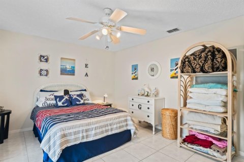Condo in New Port Richey, Florida, 1 bedroom  № 1907605 - photo 19