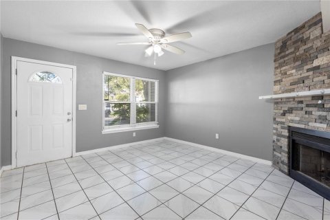Townhouse in Tampa, Florida 2 bedrooms, 117.06 sq.m. № 1893757 - photo 5