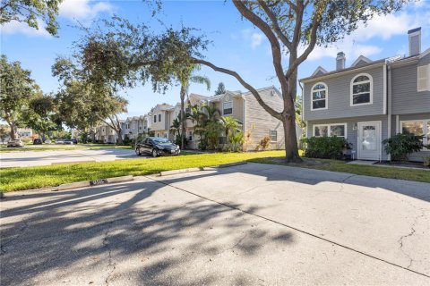Townhouse in Tampa, Florida 2 bedrooms, 117.06 sq.m. № 1893757 - photo 1