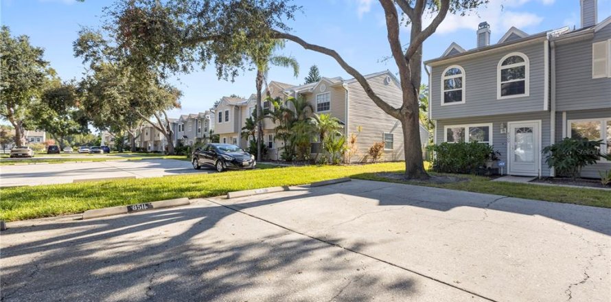 Townhouse in Tampa, Florida 2 bedrooms, 117.06 sq.m. № 1893757