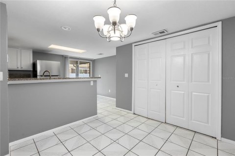 Townhouse in Tampa, Florida 2 bedrooms, 117.06 sq.m. № 1893757 - photo 10