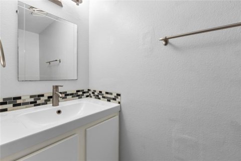 Townhouse in Tampa, Florida 2 bedrooms, 117.06 sq.m. № 1893757 - photo 7
