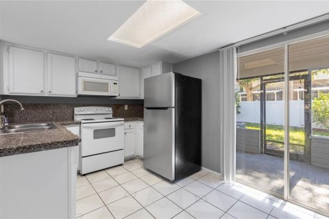 Townhouse in Tampa, Florida 2 bedrooms, 117.06 sq.m. № 1893757 - photo 13
