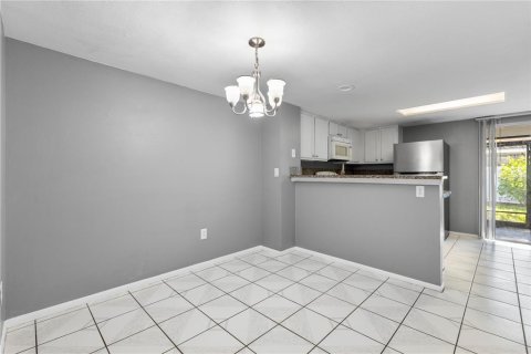 Townhouse in Tampa, Florida 2 bedrooms, 117.06 sq.m. № 1893757 - photo 8