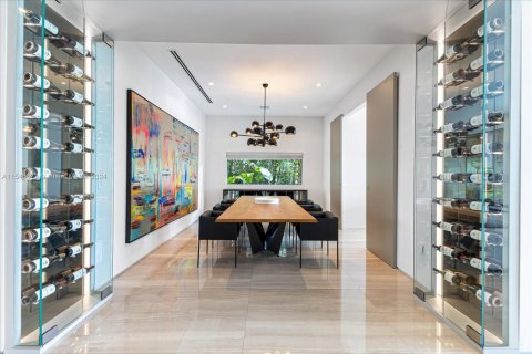 House in Miami Beach, Florida 8 bedrooms, 539.2 sq.m. № 1867769 - photo 9