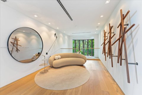 House in Miami Beach, Florida 8 bedrooms, 539.2 sq.m. № 1867769 - photo 18