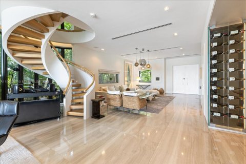 House in Miami Beach, Florida 8 bedrooms, 539.2 sq.m. № 1867769 - photo 8