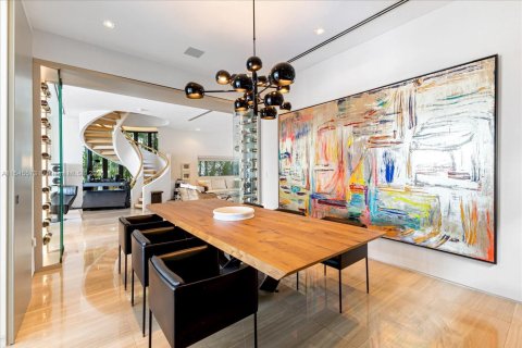 House in Miami Beach, Florida 8 bedrooms, 539.2 sq.m. № 1867769 - photo 10