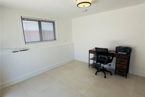 Casa en venta en Fort Lauderdale, Florida, 4 dormitorios, 175.49 m2 № 2074295 - foto 24