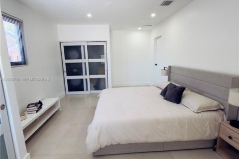 Casa en venta en Fort Lauderdale, Florida, 4 dormitorios, 175.49 m2 № 2074295 - foto 17