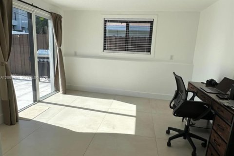 Casa en venta en Fort Lauderdale, Florida, 4 dormitorios, 175.49 m2 № 2074295 - foto 26