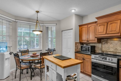 House in Weston, Florida 5 bedrooms, 259.48 sq.m. № 2023549 - photo 23