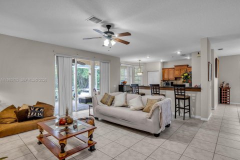 House in Weston, Florida 5 bedrooms, 259.48 sq.m. № 2023549 - photo 20