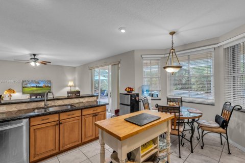 House in Weston, Florida 5 bedrooms, 259.48 sq.m. № 2023549 - photo 26