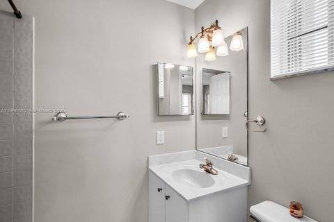 House in Weston, Florida 5 bedrooms, 259.48 sq.m. № 2023549 - photo 30